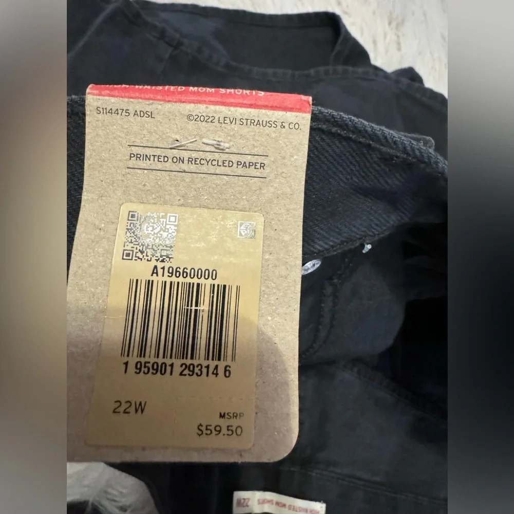 Levi’s HIGH WAISTED MOM WOMEN'S SHORTS (PLUS SIZE)
22W 26W wonderful black NWT - Picture 8 of 12